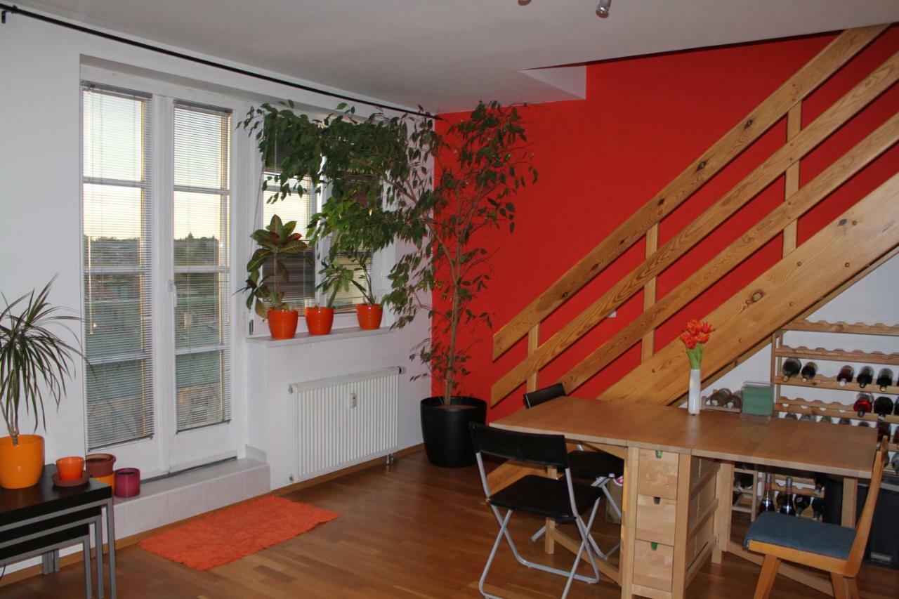 Sunny Two-story Kyje Daire *