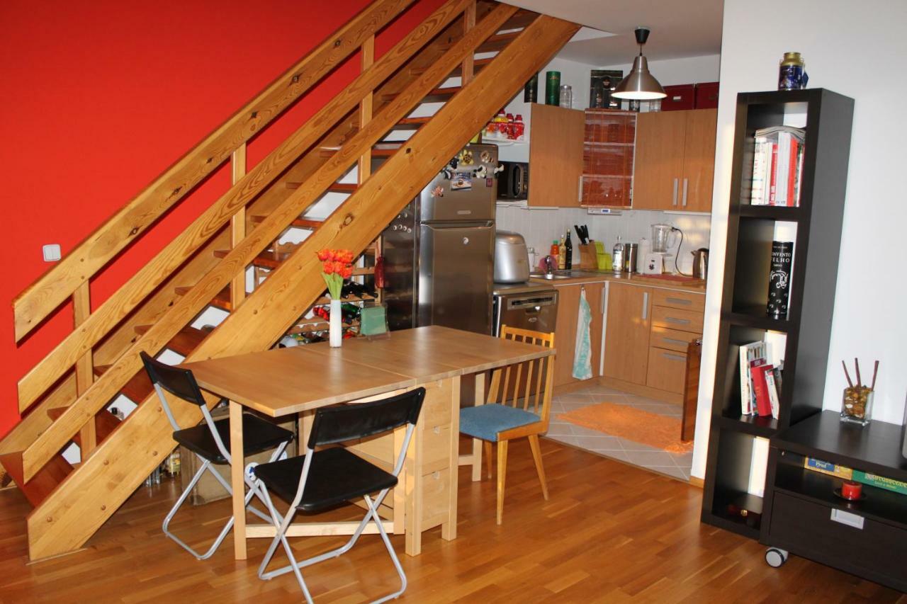 Sunny Two-story Kyje Daire *